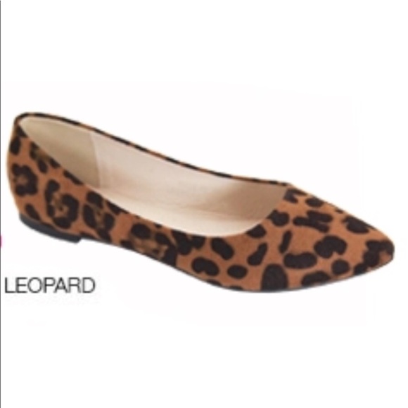 Size 6.5 🖤 leopard print pointed flats suede - Picture 2 of 2